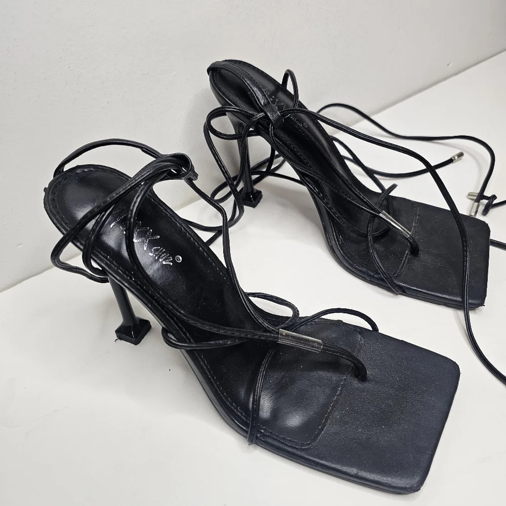 Mixx Shuz Black Strappy Thong Stiletto Heel Sandals - Size 7.5 Square Toe - Picture 5 of 9